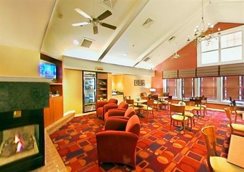 Easton Hotel 3*
